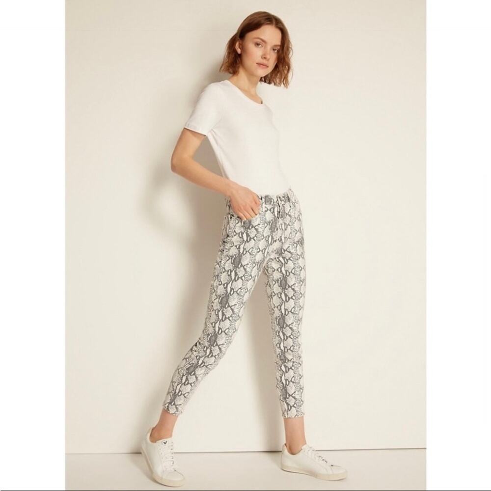BOGO FRAME High Rise Python Print
Jeans New $225